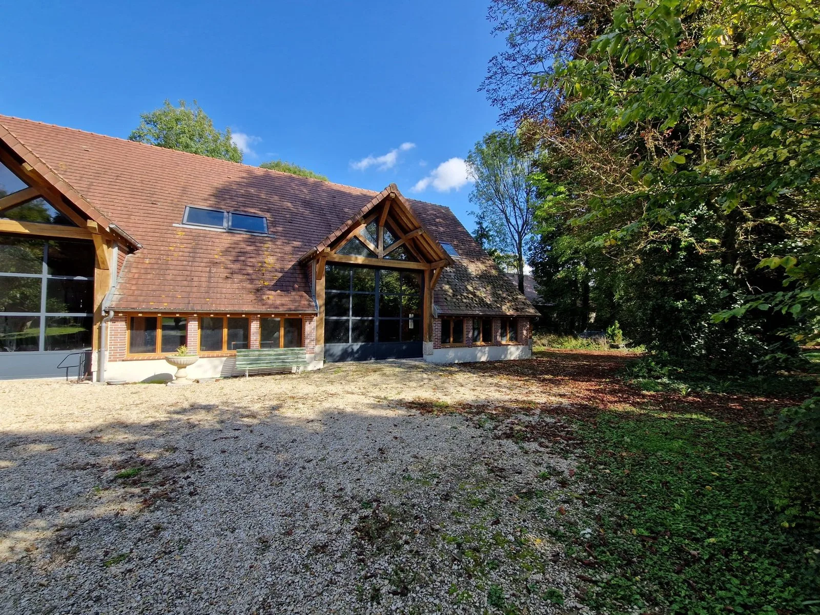 Pignon vitré et charpente bois de la première maison